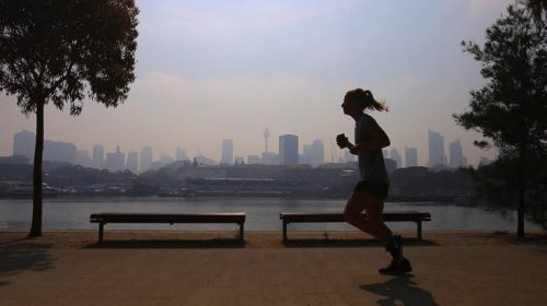 «Μείνετε στο σπίτι και να κλείσετε τις πόρτες και τα παράθυρά σας»