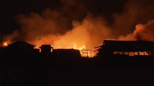 Στις φλόγες το κάστρο του Σούρι, μνημείο παγκόσμιας κληρονομιάς της UNESCO