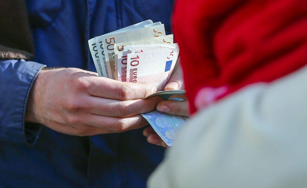 «Κλείδωσε» το κοινωνικό μέρισμα 2019 αλλά…με ανατροπή για τους δικαιούχους και τα ποσά «Κλείδωσε» το κοινωνικό μέρισμα 2019 αλλά…με ανατροπή για τους δικαιούχους και τα ποσά