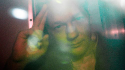 Τζουλιάν Ασάνζ: Γιατροί προειδοποιούν ότι μπορεί να πεθάνει στη φυλακή, αν δεν υποβληθεί σε θεραπεία