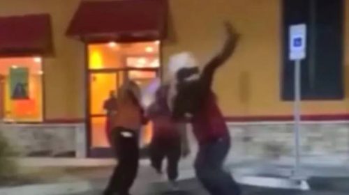 Υπάλληλος έστειλε στο νοσοκομείο πελάτισσα που ζητούσε επιστροφή χρημάτων