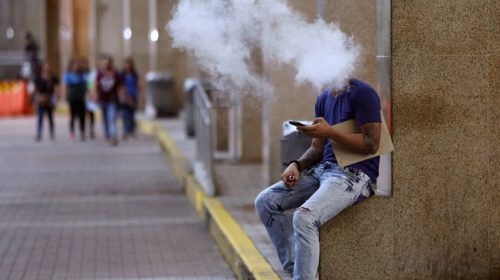 Φιλιππίνες: Η αστυνομία έλαβε εντολή να συλλαμβάνει όσους ατμίζουν δημοσίως