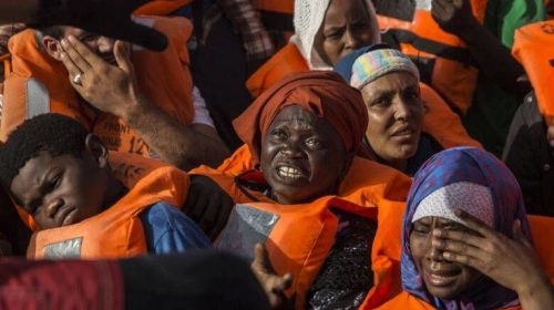 Ασφαλές λιμάνι για αποβίβαση 62 μεταναστών ζητά πλοίο της Open Arms εν μέσω θαλασσοταραχής