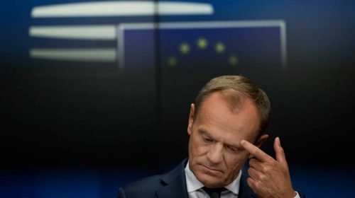 Τουσκ κατά Τραμπ: Προσεύχεται για τη διάλυση της ΕΕ