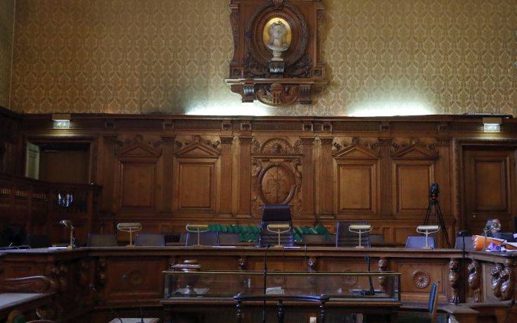 Κάθειρξη 14 ετών για μια μητέρα στη Γαλλία που είχε φύγει στη Συρία με τα παιδιά της Κάθειρξη 14 ετών για μια μητέρα στη Γαλλία που είχε φύγει στη Συρία με τα παιδιά της