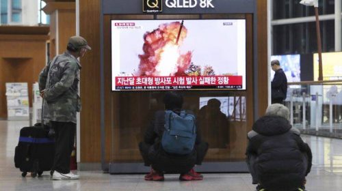 Βόρεια Κορέα: Νέα επιτυχημένη εκτόξευση «πολλαπλών πυραύλων»