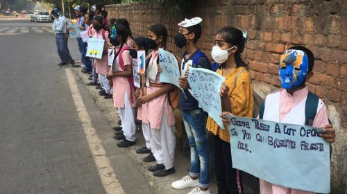 Άνοιξαν σήμερα τα σχολεία στο Νέο Δελχί, με μάσκες τα παιδιά