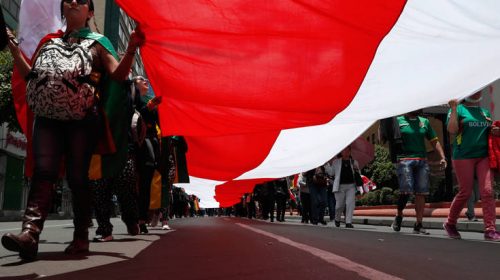 Νύχτα ταραχών στη Βολιβία με εμπρησμούς και λεηλασίες