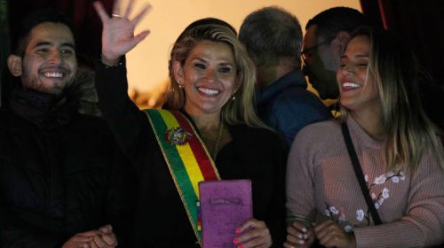 Βολιβία: Η αυτοανακηρυχθείσα πρόεδρος Άνιες διόρισε νέα κυβέρνηση