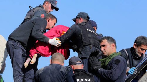 Φονικός σεισμός στην Αλβανία: Η ΕΜΑΚ διέσωσε δύο ανθρώπους
