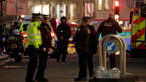 Επίθεση με μαχαίρι στο Λονδίνο: Νεκρός ο δράστης, φορούσε ψεύτικο γιλέκο αυτοκτονίας