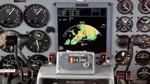 Πιλότος άφησε επιβάτιδα να μπει στο πιλοτήριο και η αεροπορική τον απέκλεισε από τις πτήσεις