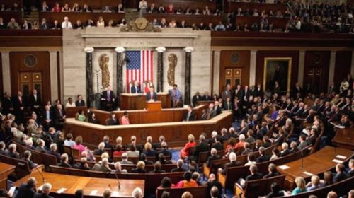 «Δίκη του Τραμπ στη Γερουσία δεν θα οδηγούσε στην καθαίρεσή του»