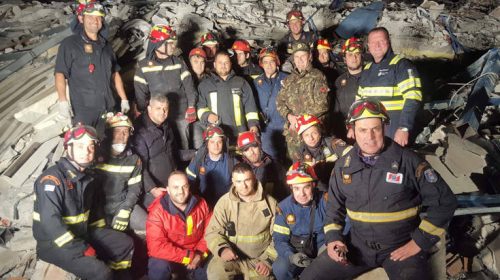 Φονικός σεισμός στην Αλβανία: Αυτοί είναι οι Έλληνες που σώζουν ζωές