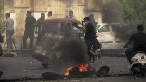 Ιράκ: Σε πολιτική ανυπακοή καλούν οι διαδηλωτές, τέσσερις οι νεκροί