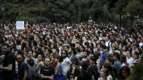 Γεωργία: Περίπου 20.000 διαδηλωτές ζήτησαν πρόωρες εκλογές