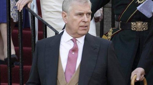 Ο πρίγκιπας Άντριου παραιτείται από τα δημόσια καθήκοντά του