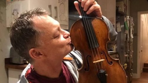 Ένα βιολί 310 ετών, ξεχασμένο σε τραίνο, επέστρεψε «άθικτο, στο σπίτι του»