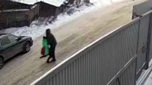 Η τρομαχτική στιγμή που παιδόφιλος αρπάζει 9χρονη