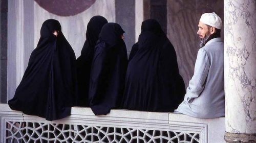 «Εξτρεμιστικές ιδέες ο φεμινισμός, ο αθεϊσμός και η ομοφυλοφιλία»