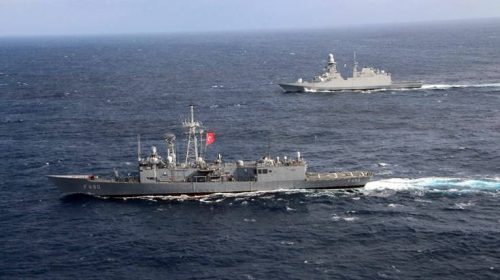 Με όποιον βρει… μπροστά του κάνει ασκήσεις ο τουρκικός Στόλος