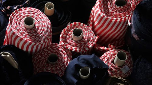 Οι «Σκοτεινές Πλευρές της Γρήγορης Μόδας» αποκαλύπτονται σε έκθεση