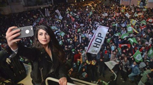 Άγκυρα: Συνελήφθη δήμαρχος του HDP ως ύποπτη για σχέσεις με Κούρδους μαχητές