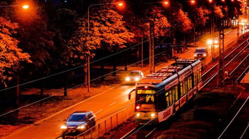 Επιβάτες σταμάτησαν την «τρελή» πορεία τραμ όταν ο οδηγός του λιποθύμησε