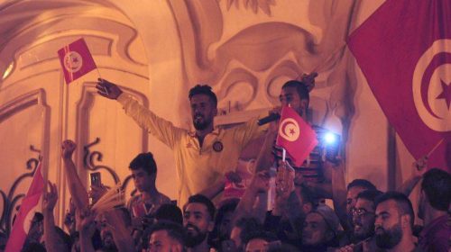 Άνεργοι νέοι απείλησαν να αυτοκτονήσουν ομαδικά στην Τυνησία