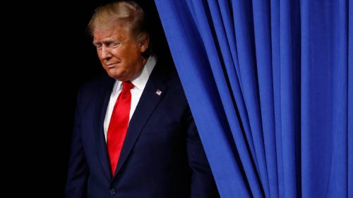 ΗΠΑ: Εγκρίθηκε το πρώτο βήμα για την αποπομπή του Τραμπ