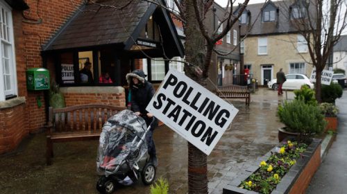 Εκλογές στη Βρετανία: Οι Τόρις «έσπασαν το κόκκινο τοίχος» στα Μίντλαντς