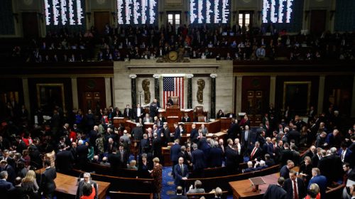 Ραδιοφωνικός παραγωγός έγινε έξαλλος με την παραπομπή Τραμπ και ευχήθηκε… μακελειό σε σχολείο