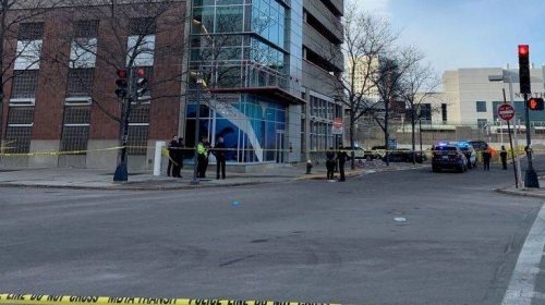 Μία γυναίκα και δύο παιδιά βρέθηκαν νεκρά σε πεζοδρόμιο στη Βοστώνη