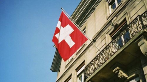 Ελβετία: Έρευνα σε βάρος δύο Ουκρανών για ξέπλυμα χρήματος