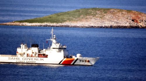 Μεταφέρουν την ένταση στα Ίμια: Σε ρόλο πειρατή οι Τούρκοι κυνηγούν Έλληνες αλιείς