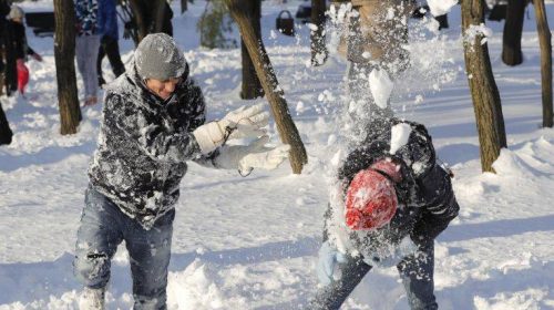 Άνοιξε πυρ εναντίον παιδιών επειδή… πέταξαν χιονόμπαλες στο αυτοκίνητό του