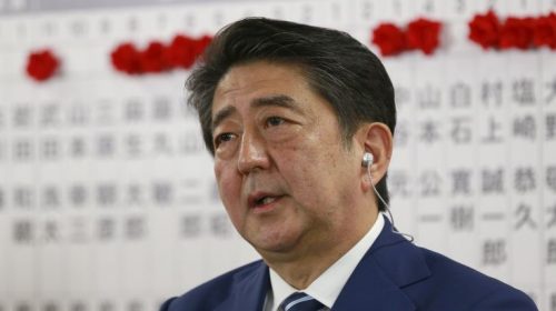 Ο Σίνζο Άμπε ακύρωσε την περιοδεία του στη Μέση Ανατολή