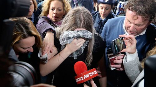 Κύπρος: Επιστρέφει στη Βρετανία η 19χρονη, «είναι ανένδοτη για την αθωότητά της»