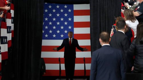 Ο Τραμπ προειδοποιεί το Ιράν, αλλά είναι έτοιμος να συζητήσει με την… Τεχεράνη