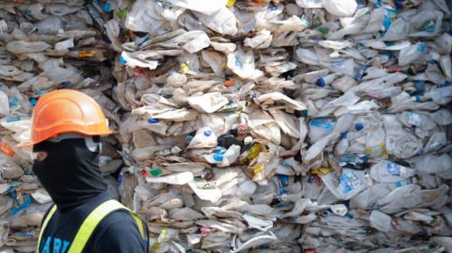 Επιστρέφουν στις χώρες προέλευσης 150 εμπορευματοκιβώτια γεμάτα πλαστικά απορρίμματα