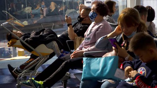 Κοροναϊός: Ραγδαία αύξηση – Στους 17 οι νεκροί, 571 τα επιβεβαιωμένα κρούσματα