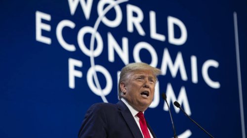 Νταβός: Επιμένει στο «κυνήγι μαγισσών» για τη δίκη του ο Ντόναλντ Τραμπ