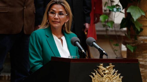 Βολιβία: Η μεταβατική πρόεδρος ζήτησε τις παραιτήσεις όλων των υπουργών της