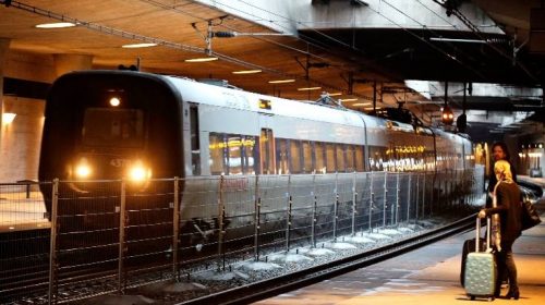 Σιδηροδρομικός σταθμός αντί για δρομολόγια έδειχνε… πορνό