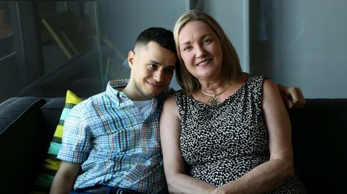 Η γυναίκα που έθαβε τους γκέι με AIDS για να μην μείνουν στα αζήτητα