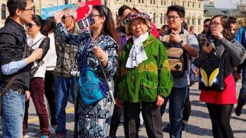 Επτά Κινέζοι τουρίστες μεταφέρθηκαν σε νοσοκομείο της Μόσχας