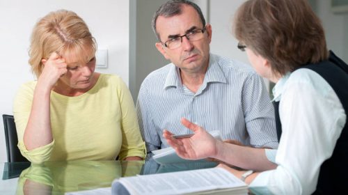 Τι είναι η «οικονομική θεραπεία» που καταφεύγουν ολοένα και περισσότεροι