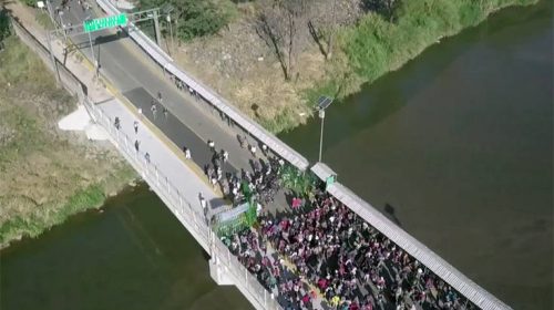 Χειροπέδες σε 2.000 μετανάστες από την Κεντρική Αμερική πέρασαν οι αρχές του Μεξικού