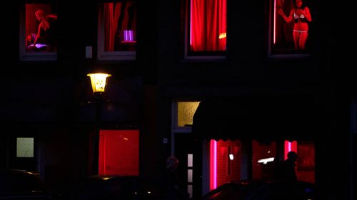 Το Άμστερνταμ αλλάζει την «κόκκινη συνοικία» σε… «ροζ συγκρότημα»