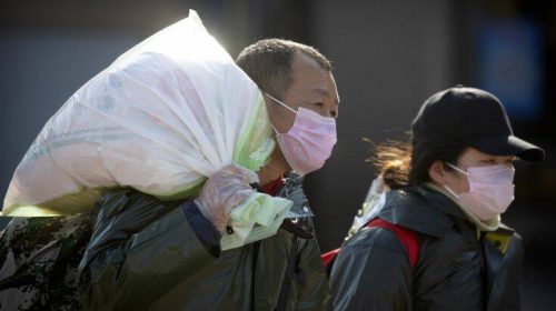 Κορονοϊός: Χαλαρώνουν οι περιορισμοί, αποκαθίσταται η παραγωγή στα εργοστάσια της Κίνας